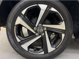 「トヨタ純正アルミホイール」を装着!純正なので車のデザインともマッチしています。高級感やスポーティーさを際立たせてくれます。