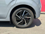 純正16インチアルミアルミホイールが車両とマッチしています!