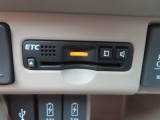 ナビゲーション連動ETC車載器です。料金所のETCレーンへの誘導やナビ画面での利用履歴・料金確認などが可能です。納車前にはセットアップ完了!カードを差し込むだけで、ごり利用いただけます。