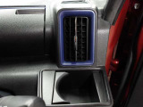 運転席のカップホルダーはエアコンの吹き出し口にありますので冷やしたり温めたりすることが出来ます☆