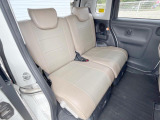 後部座席も気になるようなキズ・汚れやへたり等、大きなダメージはなく、良好な状態です。