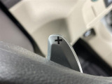 【減速セレクター(e:HEV)】アクセルペダルを離したときの減速の強さを調整することができます!下り坂で速度が上がるとき、高速道路で前走車がいるときなどの速度調整を手元に行うことができ安心ですね!