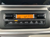 【オートエアコン】ワンタッチの簡単操作。自動で風量や風の出てくる箇所を設定してくれる、オートエアコン付きです。