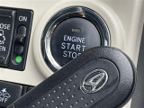 【スマートキー(エンジンスタートストップスイッチ)】スマートキー(電子キー)を持っていれば、スイッチを押すだけでエンジンをかけることができます!