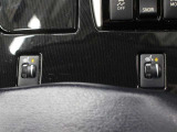 快適温熱シート(運転席・助手席)が装備され快適なドライブをサポートします。