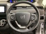 ハンドルにHondaセンシング系のクルーズコントロールやレーンキープアシストなどのスイッチと、オーディオの操作スイッチが装備されています。ハンドルから手を離さず安全に操作できます。