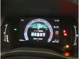 とっても見やすいメーターです。夜間時はラグジュアリーな気分にさせてくれる照明が魅力ですので、夜のドライブも楽しみになりますよ♪