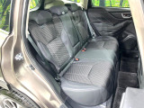 後部座席も気になるようなキズ・汚れやへたり等、大きなダメージはなく、良好な状態です。