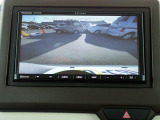 バックカメラ装備しております。駐車時に大変役に立ちますよ。駐車が苦手な方にも便利機能です。