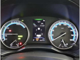とっても見やすいメーターです。夜間時はラグジュアリーな気分にさせてくれる照明が魅力ですので、夜のドライブも楽しみになりますよ♪
