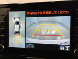 後方の見える安心をお届けするバックガイドモニター付:バックするときのアシストラインもあって楽々バック!車庫入れや縦列駐車をサポートし、苦手な駐車も安心です!今やもう手放せない装備ですネ♪