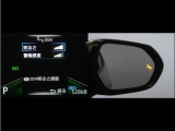 隣車線を走る車両をレーダーで検知し、ドアミラーでは確認しにくい後側方エリアに存在する車両に加え、急接近してくる車両も検知します。車両を検知するとドアミラーに搭載されたLEDインジケーターが点灯します。