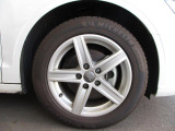 全車両に標準装備の純正アルミホイールは、純正ならではのバランスの良いデザインと、走行安定性をお楽しみ頂けます。