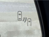 車線変更時の後方確認をアシストしてくれるブラインドスポットモニター!ドアミラーの死角を検知してくれるから車線変更もスムーズです。