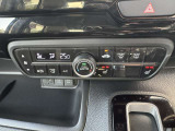 フルオートエアコン、シートヒーター。エアコンは温度を設定するだけで自動で車内の空調を管理します。シートヒーターは前両席完備。
