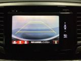 バックでの車庫入れも安心です! リアカメラが付いているバックモニター付のナビを装備しております。操作線もついており距離感も画面から確認できます。