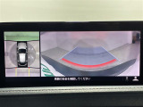 【360&deg;ビュー・モニター】まるでクルマを真上から見下ろしたかのような視点で駐車をサポートします!クルマの斜め後ろや真横など、前後左右の4つのカメラの映像が合成されて、モニターに映し出されます。