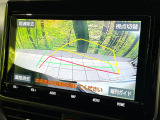 【バックカメラ】駐車時に後方がリアルタイム映像で確認できます。大型商業施設や立体駐車場での駐車時や、夜間のバック時に大活躍!運転スキルに関わらず、今や必須となった装備のひとつです!