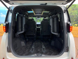 後席を格納すると、これだけの広さが!シーンに合わせたシートアレンジで、大きな荷物も積むことが出来ます♪