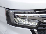 【ヘッドライト】省電力で長寿命の明るく運転しやすいLEDヘッドランプです。明るく照らすので暗い夜道からお客様を守ってくれます。