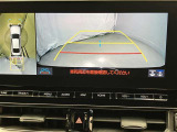 パノラミックビューモニター付きです。車両を上から見たような映像をディスプレイオーディオ画面に表示。運転席からの目視だけでは見にくい、車両周辺の状況をリアルタイムでしっかり確認できます。