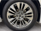 「トヨタ純正アルミホイール」を装着!純正なので車のデザインともマッチしています。高級感やスポーティーさを際立たせてくれます。