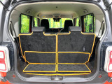 普段のお買い物や通勤、送迎等に十分な荷室スペースを確保しております。セカンドシートを倒すと、大きな荷物の積載も可能です♪