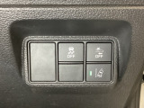 Hondaセンシング用の、VSA(ABS+TCS+横滑り抑制)解除と路外逸脱抑制機能のオンオフスイッチなどはハンドルの右側に装備しています。