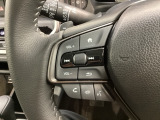 ステアリングにオーディオ操作スイッチが付いています。オーディオ画面に直接タッチしなくても操作が出来ますので、運転に集中できます。