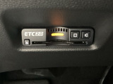ハンドルの左下にETC2.0がついています。高速道路の料金所の通過も楽々です。 カードの取り出しもしやすい場所についています。