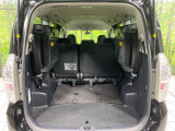 後席を格納すると、これだけの広さが!シーンに合わせたシートアレンジで、大きな荷物も積むことが出来ます♪