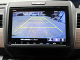 バックカメラの画像です。ガイドラインがスムースな車庫入れをサポートいたします。車庫入れの安心感がアップしますね。