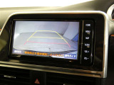 バックガイドモニターで、後方を確認しながら安心して駐車することができます。運転初心者も熟練者も必須の機能ですよ!