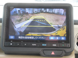 車庫入れ・駐車を安心サポート!バックカメラ装備です。