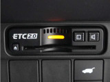 ◆ETC2.0装着◆進化したドライブ体験。料金収受システムだけだったETCが生まれ変わって、高速道路を賢く使うETC2.0に進化しました。多彩な情報サービスが便利で快適なドライブ体験を提供します。