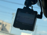 ドライブレコーダーを搭載しております。事故だけでなくあおり運転の状況も映像で記録することで万が一のリスクに備えることができます。