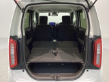 リアシートを倒すと、ラゲッジスペースを広くお使いいただけます!