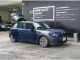 中古車ソムリエの弊社スタッフが、お客様にピッタリのMINIをご紹介します。