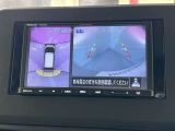上からの視点で狭い駐車場への駐車に役立つ、アラウンドビューモニター対応メモリーナビ装備。