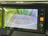 【バックカメラ】駐車時に後方がリアルタイム映像で確認できます。大型商業施設や立体駐車場での駐車時や、夜間のバック時に大活躍!運転スキルに関わらず、今や必須となった装備のひとつです!