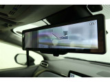 【デジタルインナーミラー】後部座席の同乗者などで後方が見えにくい場合でも映像表示で視界を確保。切替レバーで鏡面ミラーモードにも変更できます。