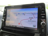 日産純正カーナビゲーション・大画面表示で地図も見やすく、初めての道もこれがあれば安心ですね。