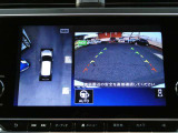 クルマを上空から見下ろしているような映像が画面に映し出されます。ミラーだけでは見え辛い箇所も含め、ひと目で周囲の状況がわかるためスムースに駐車できますね。安全な駐車の手助けになります!