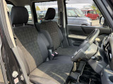 運転席シート廻りは使用感も少なく、良好な状態となっています。前オーナー様が丁寧に使っていたことがよくわかりますね。
