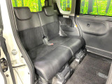 後部座席も気になるようなキズ・汚れやへたり等、大きなダメージはなく、良好な状態です。