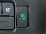 ★ECONスイッチ★ エコドライブを加速しよう!スイッチをONにすると、運転の仕方によるロスを抑え込み燃費をよくするようクルマが頑張ります(*^ー^*)燃費向上にチャレンジ♪