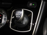軽い力でシフトチェンジができる「エレクトロシフトマチック」を装備しております。