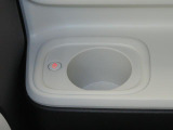 ホッとカップホルダーが運転席・助手席にあります。ホットドリンクをちょうど良い温度でキープしてくれる保温機能付で嬉しいです。