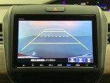バックでの車庫入れも安心です! リアカメラが付いているバックモニター付のナビを装備しております。操作線もついており距離感も画面から確認できます。
