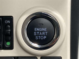 プッシュスタート式です。キーを鞄から出さずにエンジン始動が可能です。